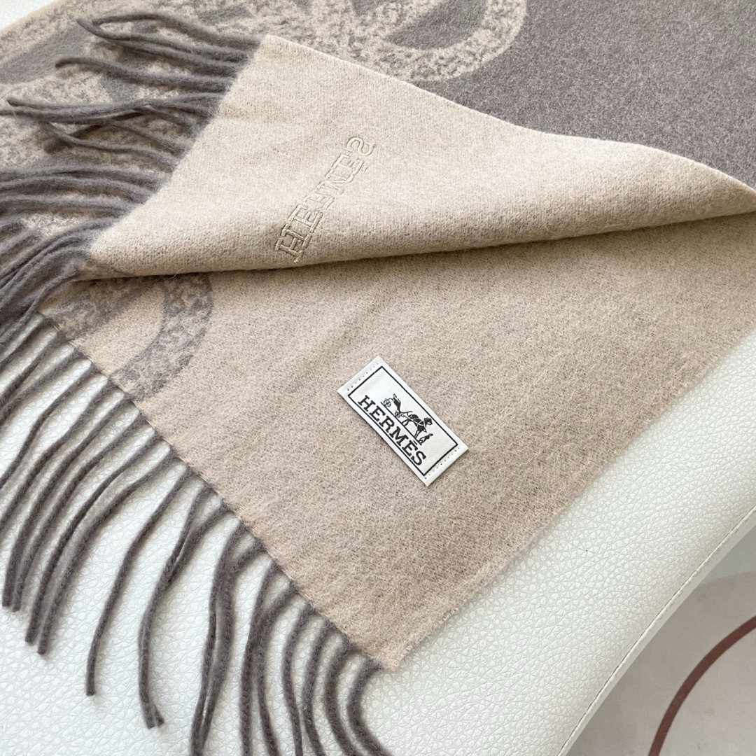 上新2025爱马仕男女款围巾且买且珍惜😍~都是出口订单所以比较难遇❤️东西讲究少而精😍好看的一定要收😎这