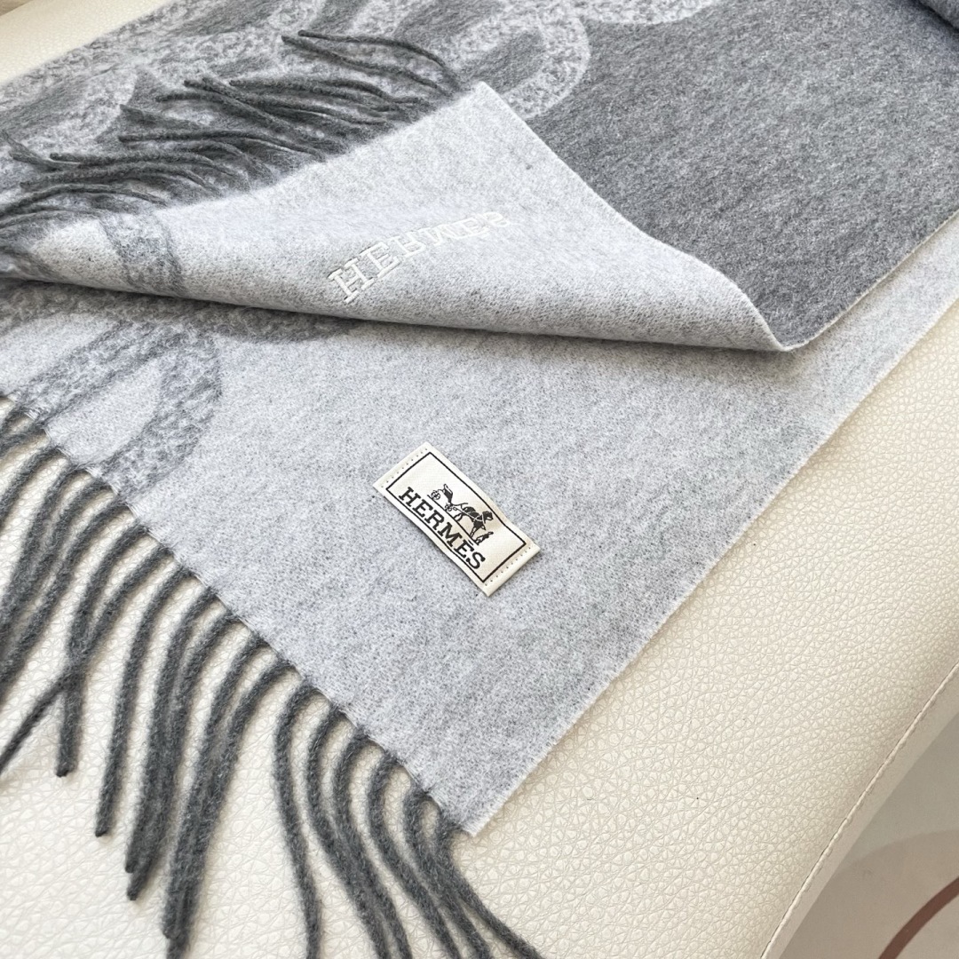 上新2025爱马仕男女款围巾且买且珍惜😍~都是出口订单所以比较难遇❤️东西讲究少而精😍好看的一定要收😎这