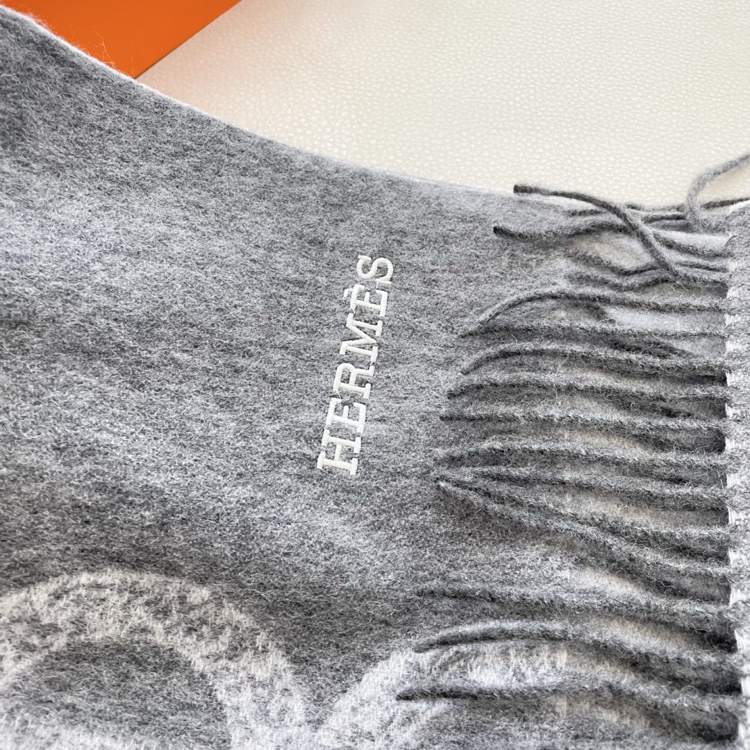 上新2025爱马仕男女款围巾且买且珍惜😍~都是出口订单所以比较难遇❤️东西讲究少而精😍好看的一定要收😎这