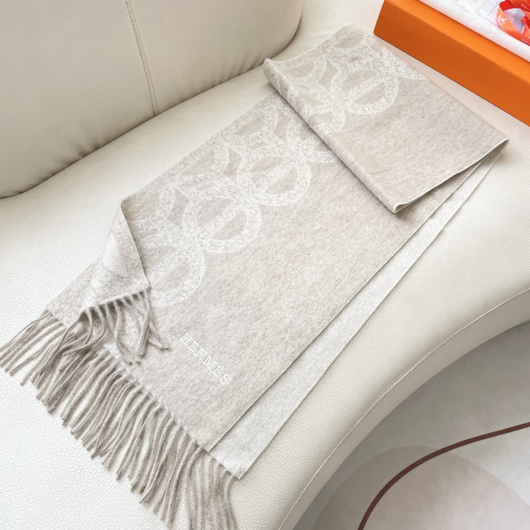 上新2025爱马仕男女款围巾且买且珍惜😍~都是出口订单所以比较难遇❤️东西讲究少而精😍好看的一定要收😎这