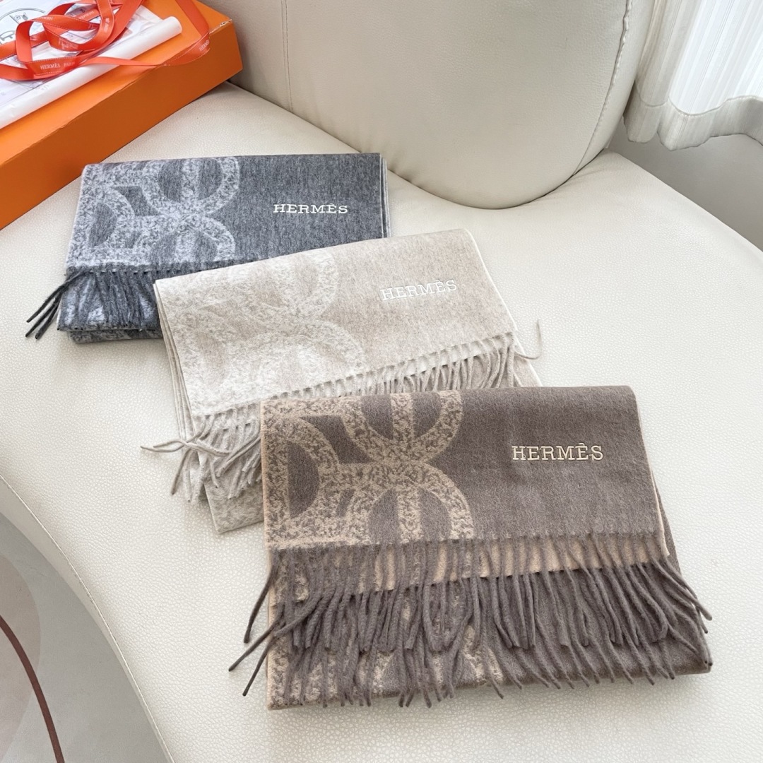 上新2025爱马仕男女款围巾且买且珍惜😍~都是出口订单所以比较难遇❤️东西讲究少而精😍好看的一定要收😎这