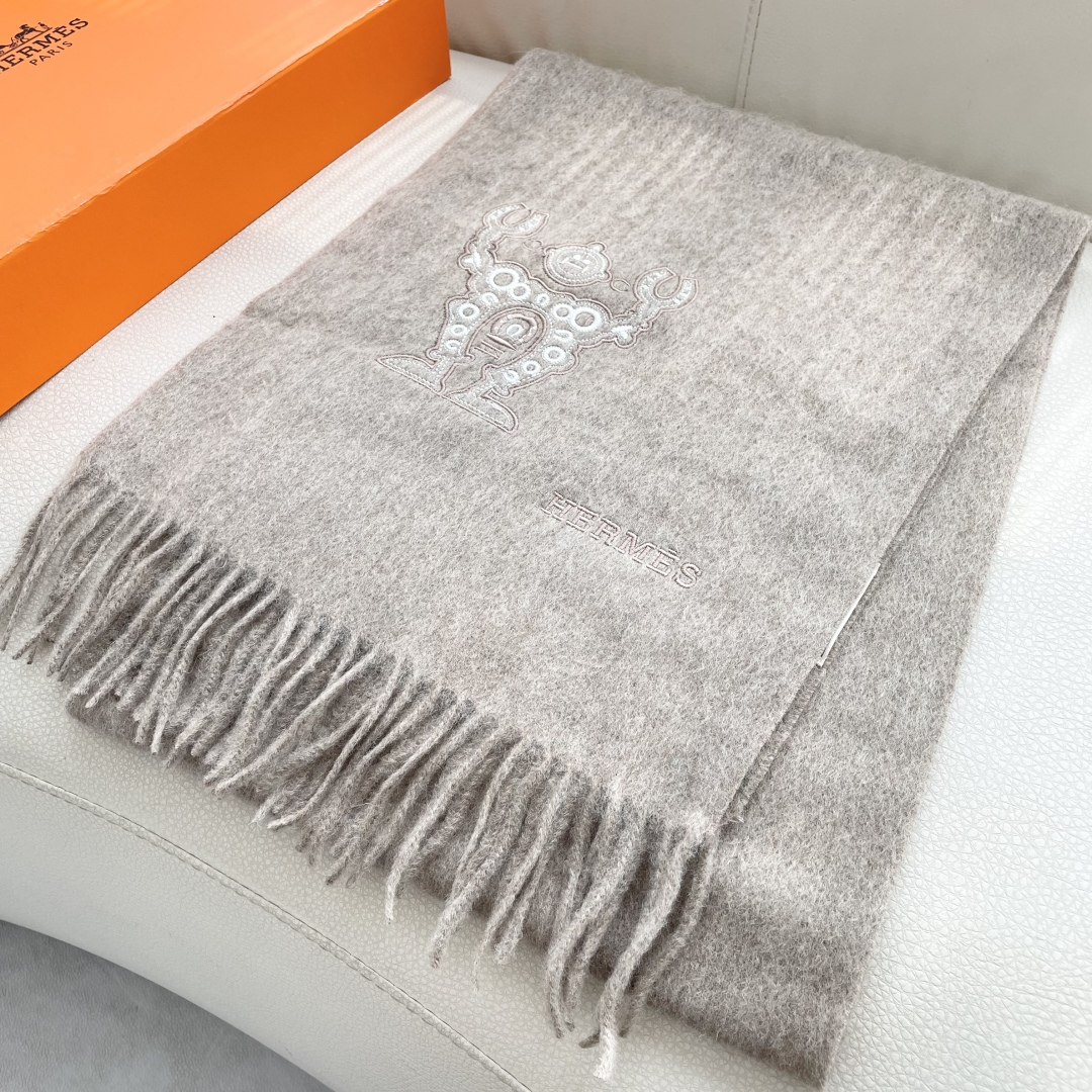 上新2025爱马仕男女款围巾且买且珍惜😍~都是出口订单所以比较难遇❤️东西讲究少而精😍好看的一定要收😎这
