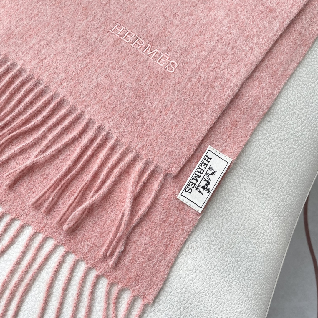 上新2025爱马仕男女款围巾且买且珍惜😍~都是出口订单所以比较难遇❤️东西讲究少而精😍好看的一定要收😎这