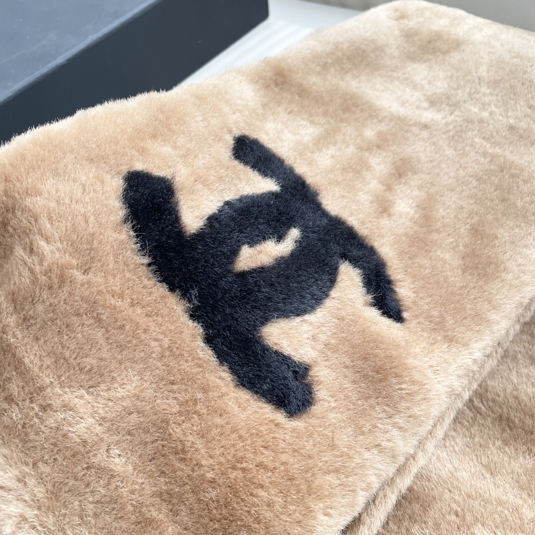 【▪️超级保暖Chanel秋冬新款！！！】简约奢华大气白富美，进口人工皮草和羊绒的结合，高级的范畴已不只