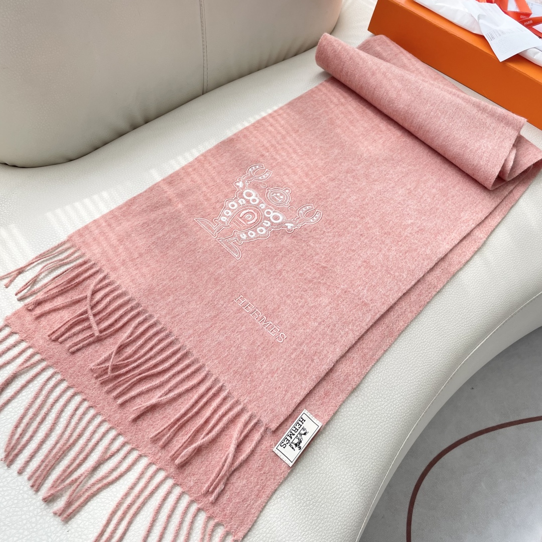 上新2025爱马仕男女款围巾且买且珍惜😍~都是出口订单所以比较难遇❤️东西讲究少而精😍好看的一定要收😎这