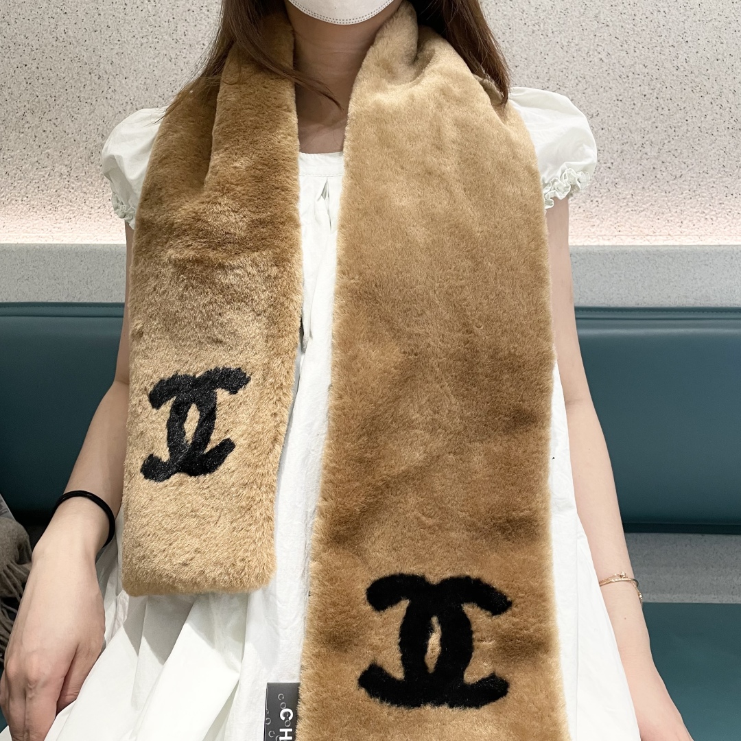 【▪️超级保暖Chanel秋冬新款！！！】简约奢华大气白富美，进口人工皮草和羊绒的结合，高级的范畴已不只