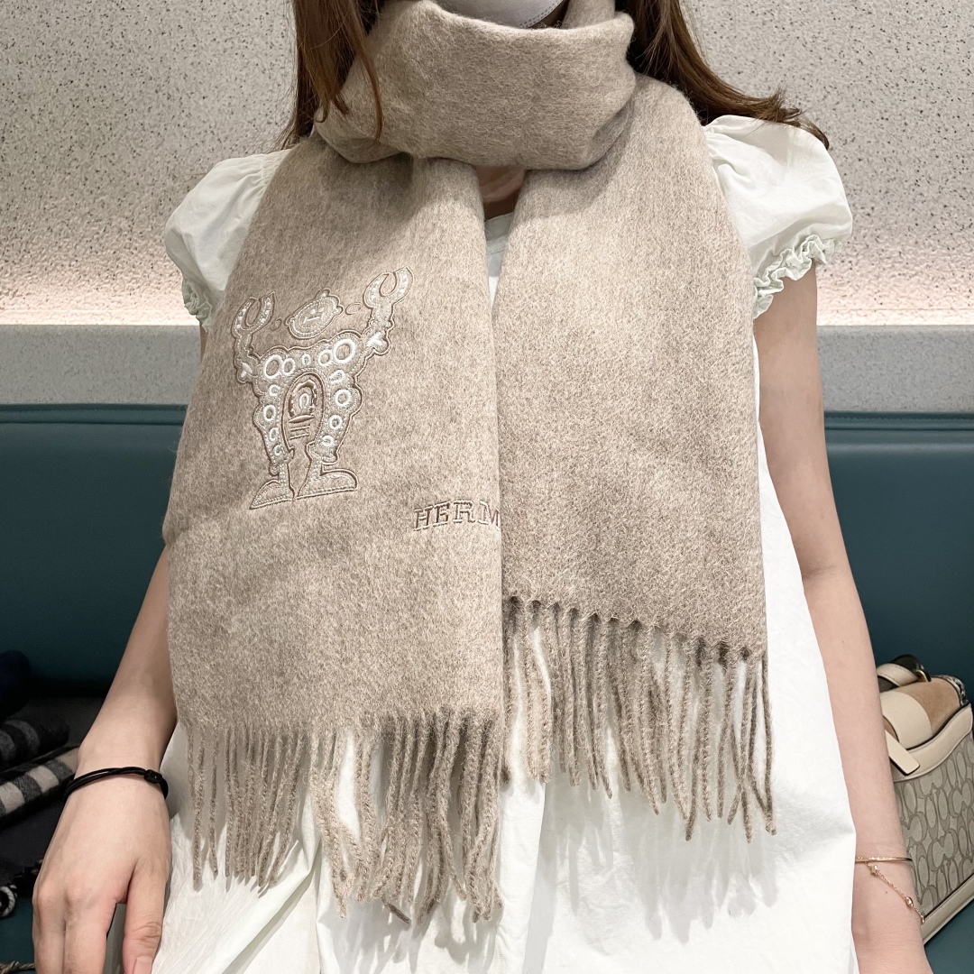 上新2025爱马仕男女款围巾且买且珍惜😍~都是出口订单所以比较难遇❤️东西讲究少而精😍好看的一定要收😎这