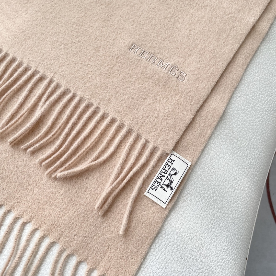 上新2025爱马仕男女款围巾且买且珍惜😍~都是出口订单所以比较难遇❤️东西讲究少而精😍好看的一定要收😎这