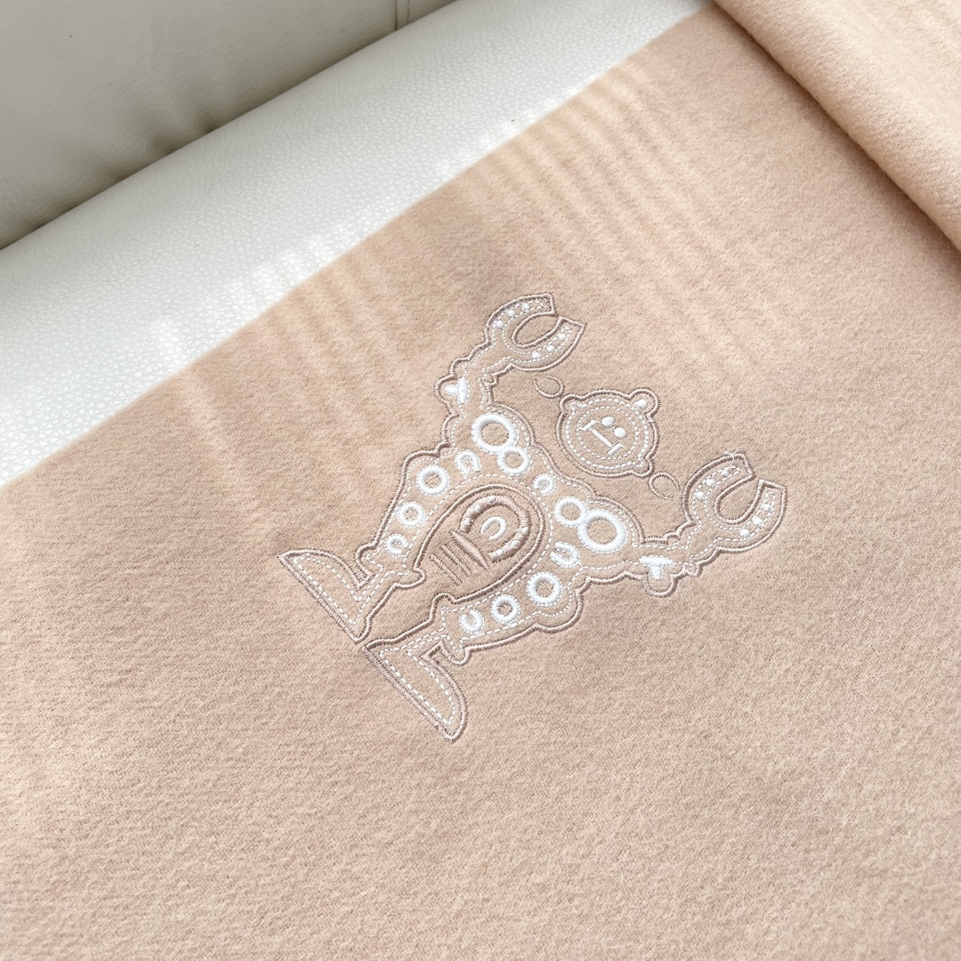 上新2025爱马仕男女款围巾且买且珍惜😍~都是出口订单所以比较难遇❤️东西讲究少而精😍好看的一定要收😎这