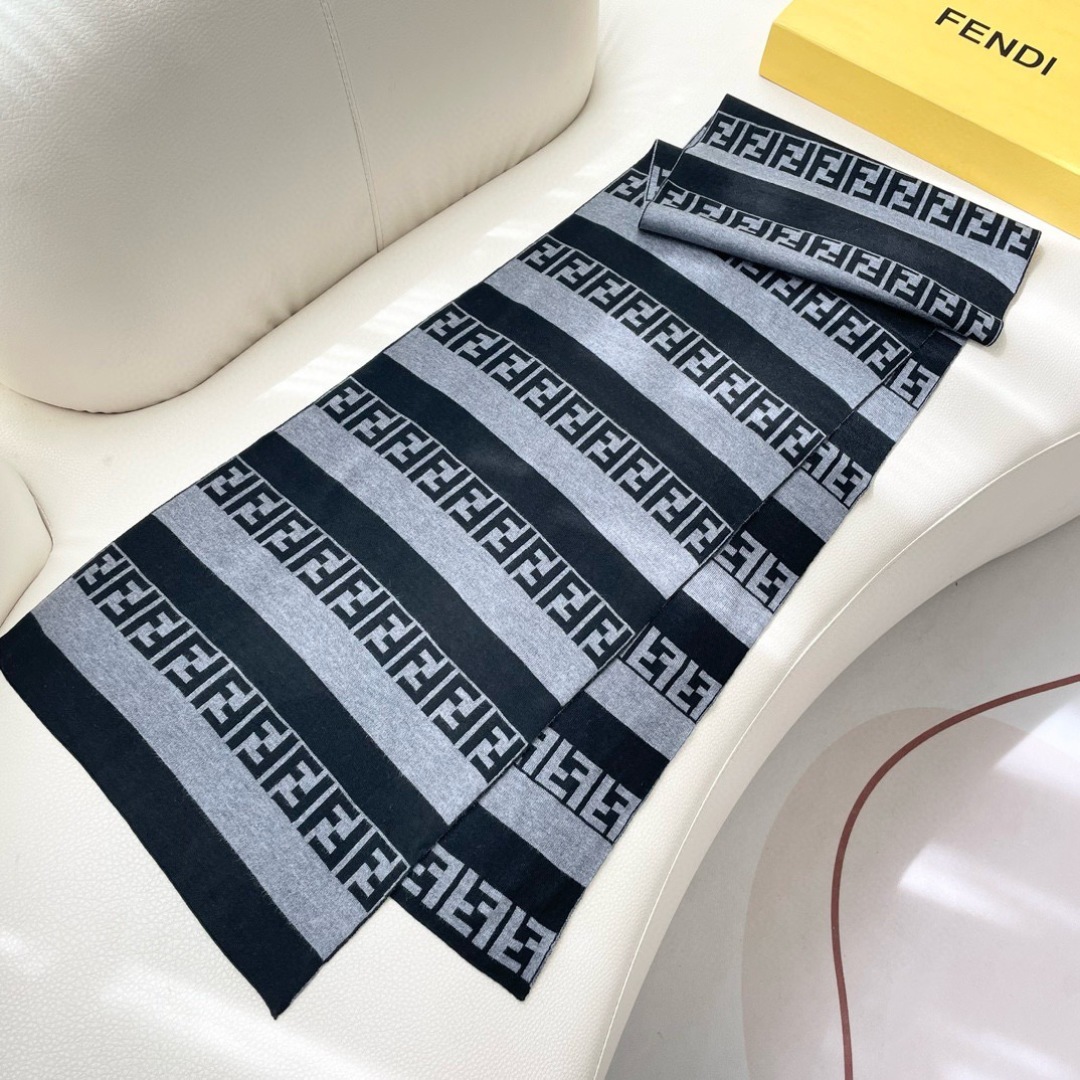 爆款上新 情侣款👍👍芬迪🐂 华 奢华尽在尺寸之间，高端品质‼️具有超高羊绒品质才会被此品牌青睐‼️这种精