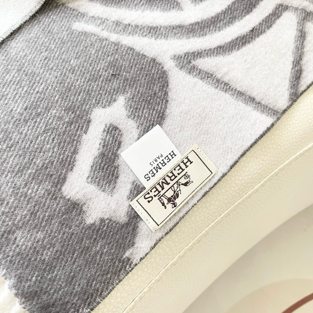 上新2025爱马仕男女款围巾且买且珍惜😍~都是出口订单所以比较难遇❤️东西讲究少而精😍好看的一定要收😎这