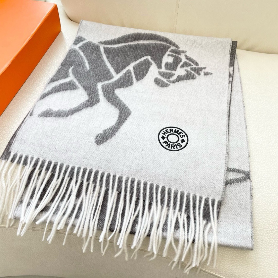 上新2025爱马仕男女款围巾且买且珍惜😍~都是出口订单所以比较难遇❤️东西讲究少而精😍好看的一定要收😎这