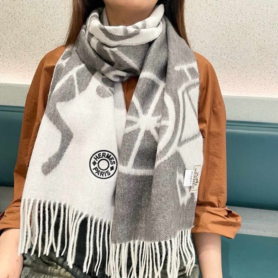 上新2025爱马仕男女款围巾且买且珍惜😍~都是出口订单所以比较难遇❤️东西讲究少而精😍好看的一定要收😎这