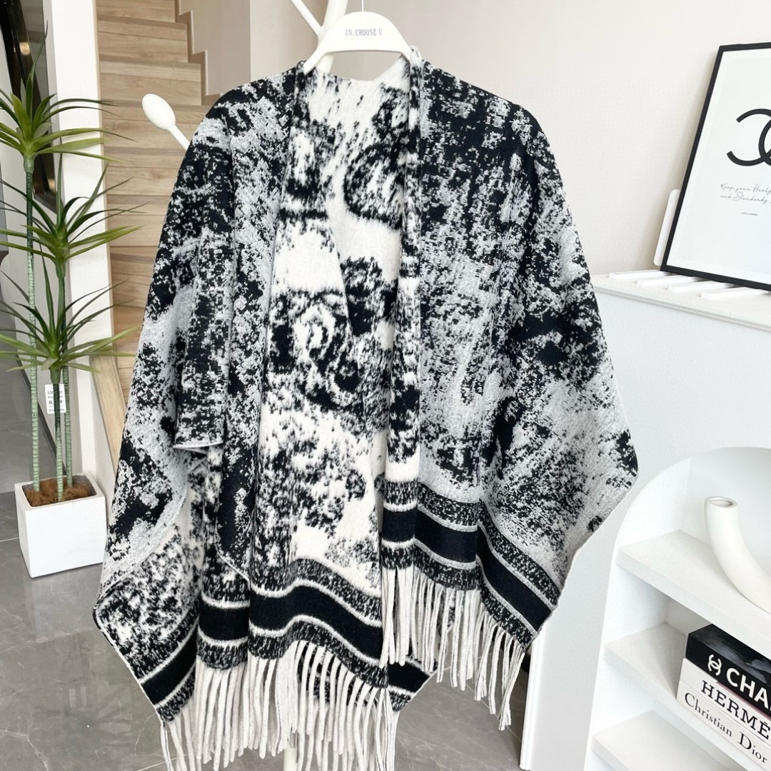 ✨重磅推荐‼️CD动物印花大方巾❗️围巾披肩毛毯三用，超级惊艳的一款！百分百保真！超唯美的一款正品订单，