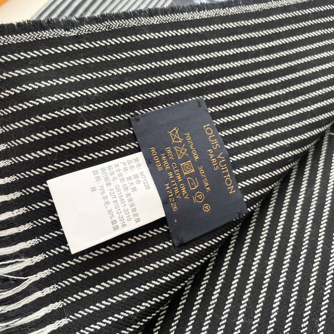 【围巾型号M71227】路易威登重磅原单，一模一样 LV专柜新色 出口境外。专柜的最新限量双面拼色‼️【