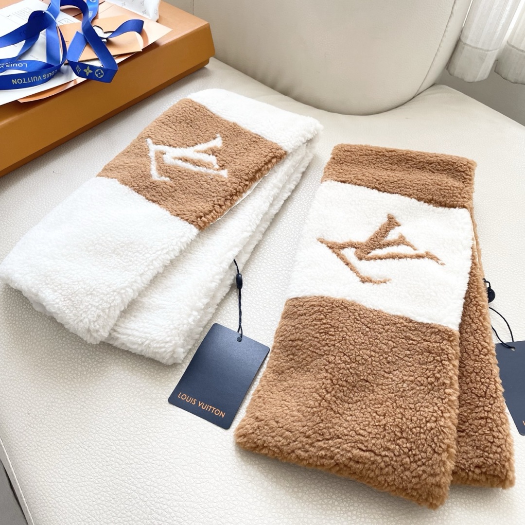 新款出货】❗️❗️LV Shearling泰迪围巾 秋冬大衣好朋友！最新款，，放出来的量不大基本是秒空，