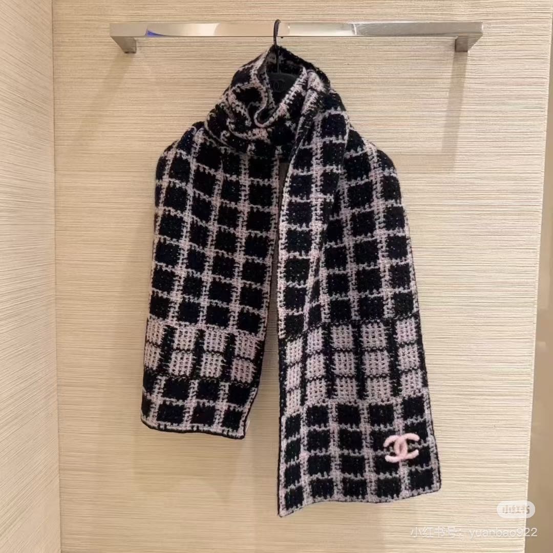 香奈儿针织双面围巾，顶级高端货👼👏绝美百搭款💋专柜限量哦‼️有钱都很难订到💛💙💜顶级山羊绒针织围巾，整条