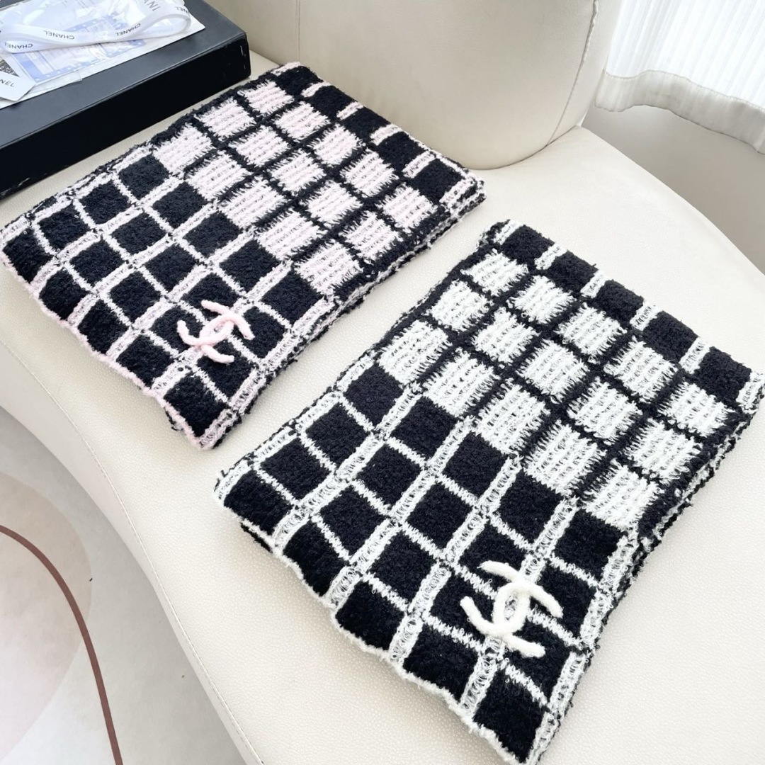 香奈儿针织双面围巾，顶级高端货👼👏绝美百搭款💋专柜限量哦‼️有钱都很难订到💛💙💜顶级山羊绒针织围巾，整条