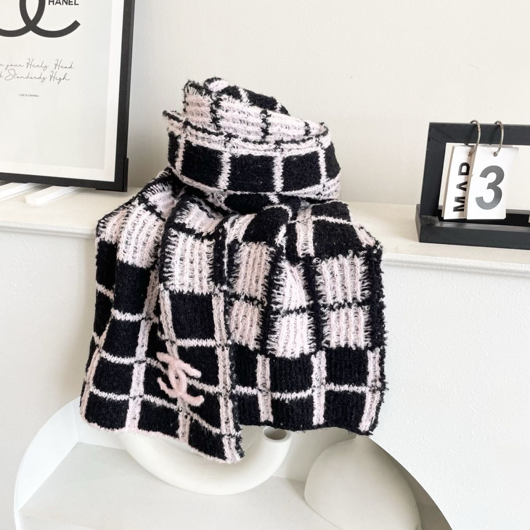 香奈儿针织双面围巾，顶级高端货👼👏绝美百搭款💋专柜限量哦‼️有钱都很难订到💛💙💜顶级山羊绒针织围巾，整条