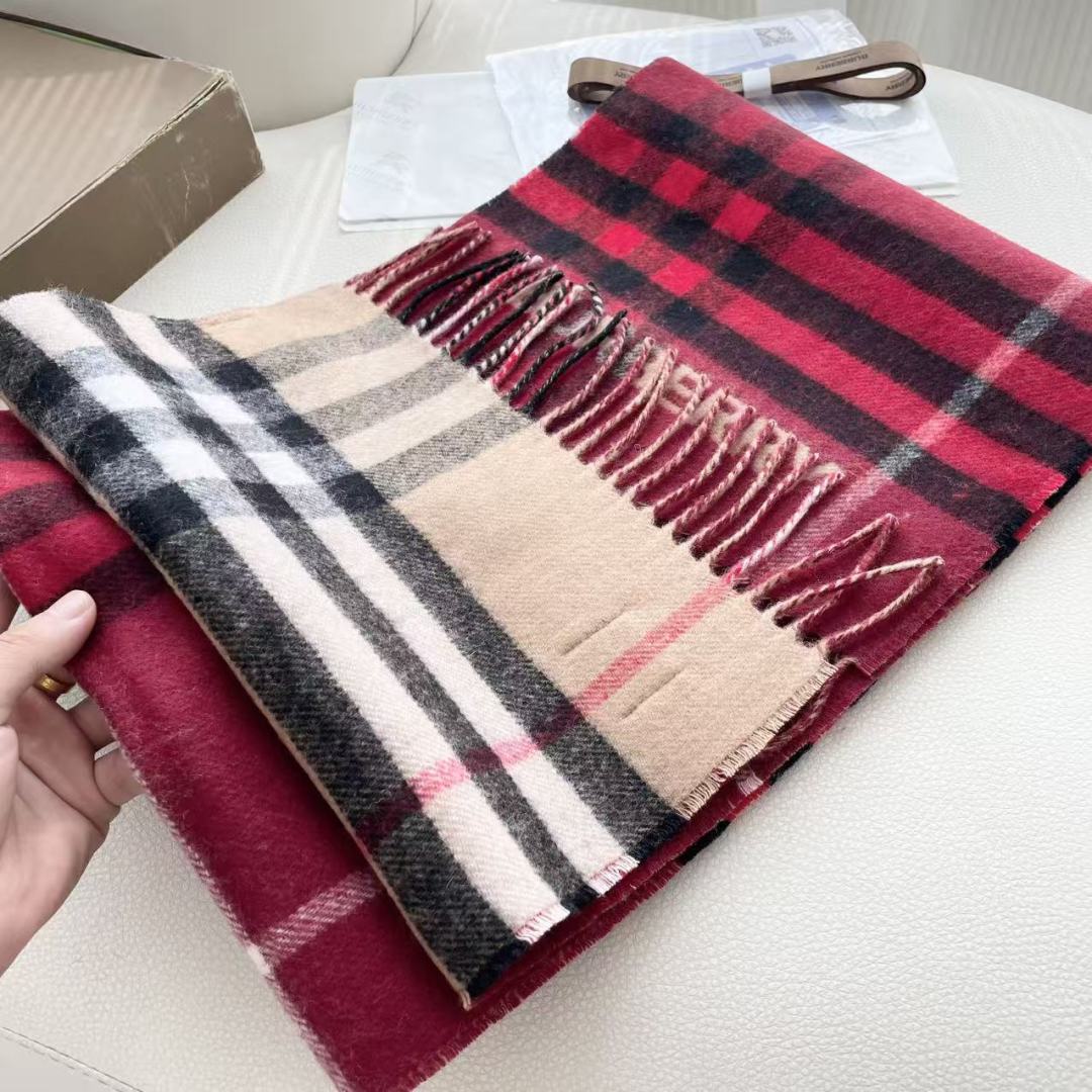 Burberry 匠心巨作🔥· 经典大格双面提花羊绒围巾👍完全等于2条围巾‼️品牌首席创意总监Ricca