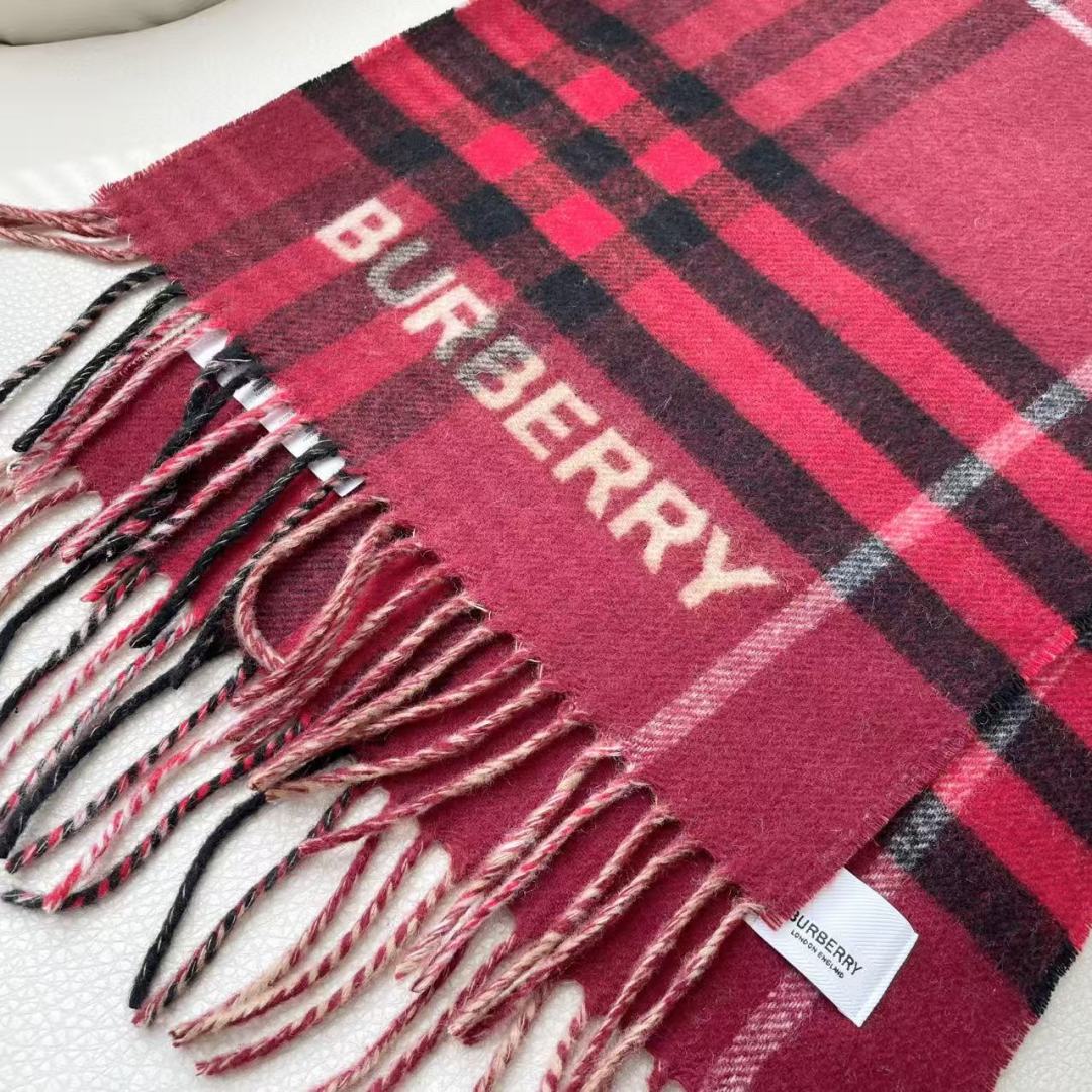Burberry 匠心巨作🔥· 经典大格双面提花羊绒围巾👍完全等于2条围巾‼️品牌首席创意总监Ricca