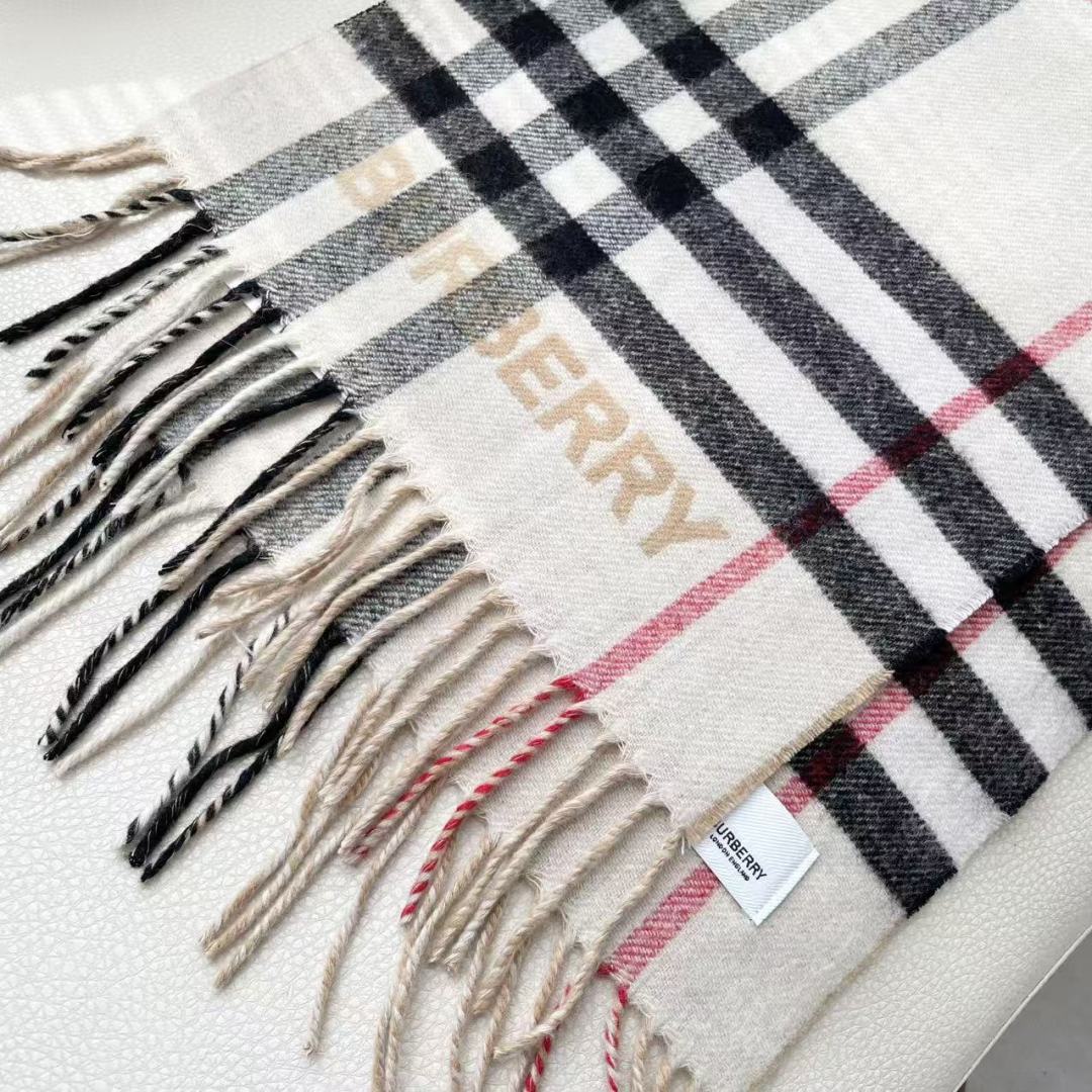 Burberry 匠心巨作🔥· 经典大格双面提花羊绒围巾👍完全等于2条围巾‼️品牌首席创意总监Ricca