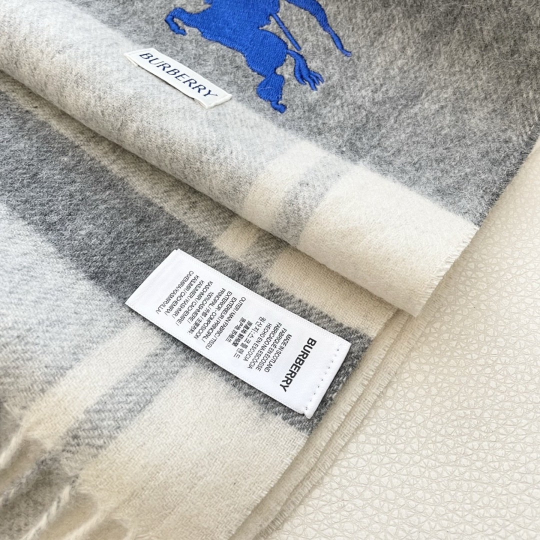 爆款🔺双面羊绒专柜同步 经典设计完美，若隐若现的巴宝利标志，强烈推荐手慢无‼️千万别去专柜买‼️代购就要