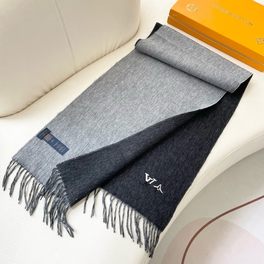 100%山羊绒 2024Lv家 顶级山羊绒，新款男女通用情侣款👫重磅推荐💥 经典的条纹格子，搭配任何衣服