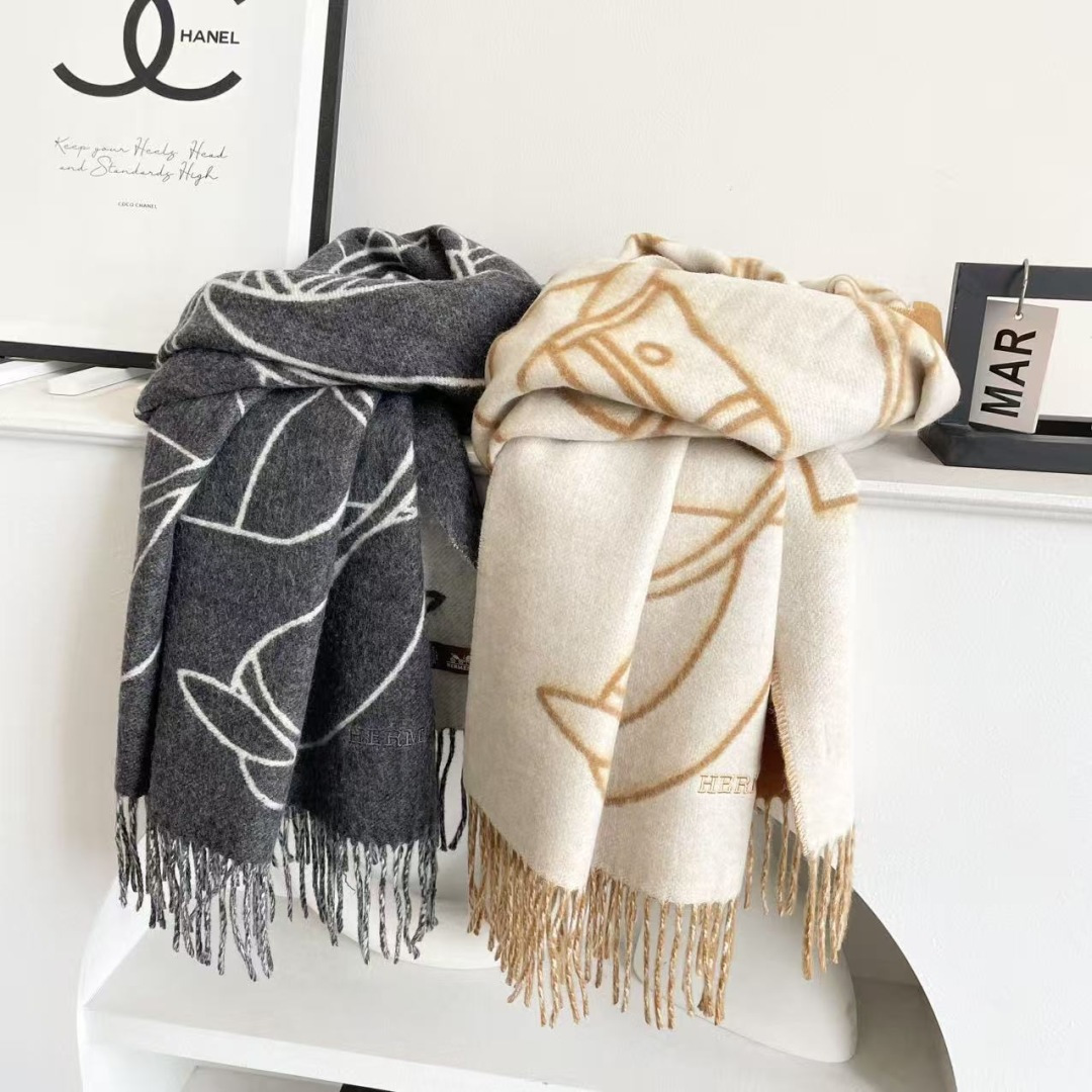 上新2025爱马仕双面男女款围巾且买且珍惜😍~都是出口订单所以比较难遇❤️东西讲究少而精😍好看的一定要收