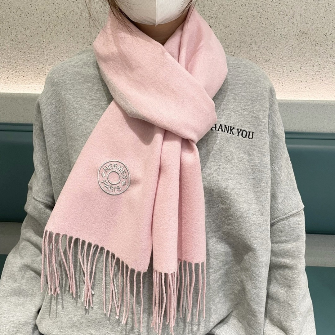 上新2025爱马仕男女款围巾且买且珍惜😍~都是出口订单所以比较难遇❤️东西讲究少而精😍好看的一定要收😎这