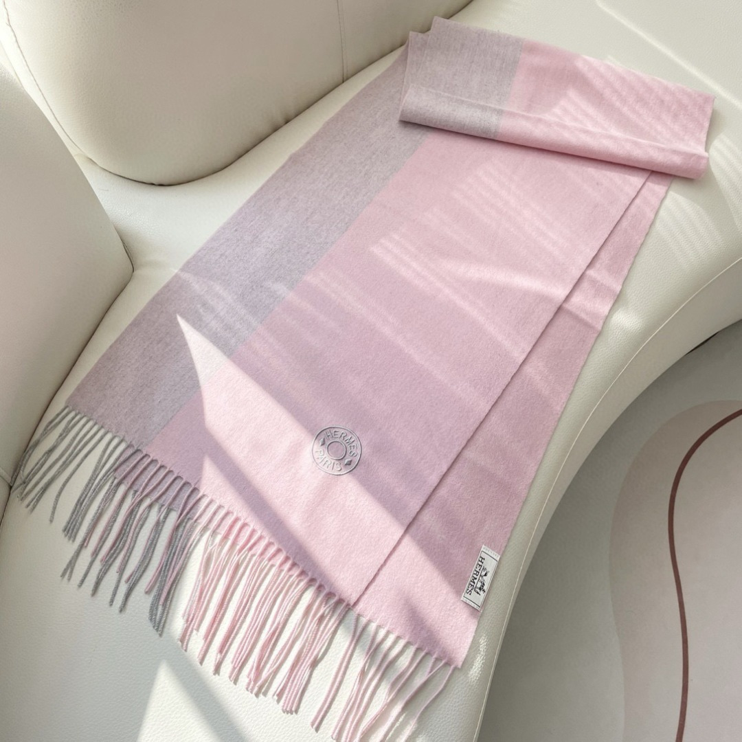 上新2025爱马仕男女款围巾且买且珍惜😍~都是出口订单所以比较难遇❤️东西讲究少而精😍好看的一定要收😎这