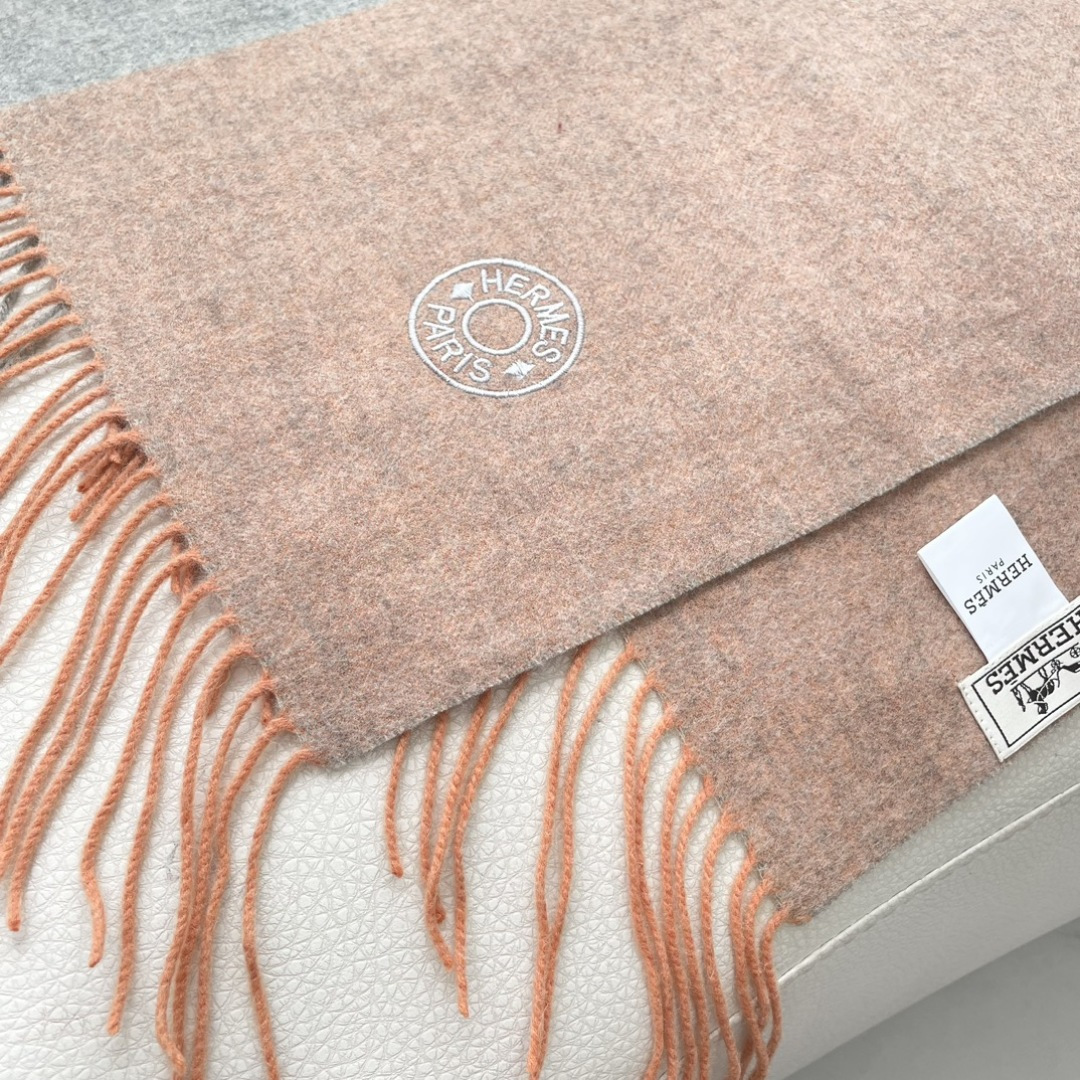上新2025爱马仕男女款围巾且买且珍惜😍~都是出口订单所以比较难遇❤️东西讲究少而精😍好看的一定要收😎这