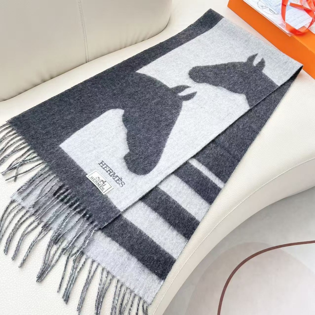 上新2025爱马仕男女款围巾且买且珍惜😍~都是出口订单所以比较难遇❤️东西讲究少而精😍好看的一定要收😎这