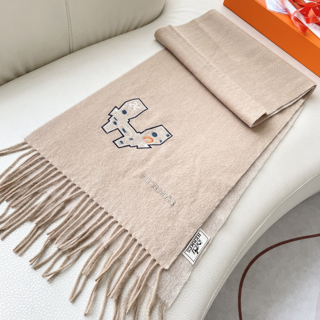 上新2025爱马仕男女款围巾且买且珍惜😍~都是出口订单所以比较难遇❤️东西讲究少而精😍好看的一定要收😎这