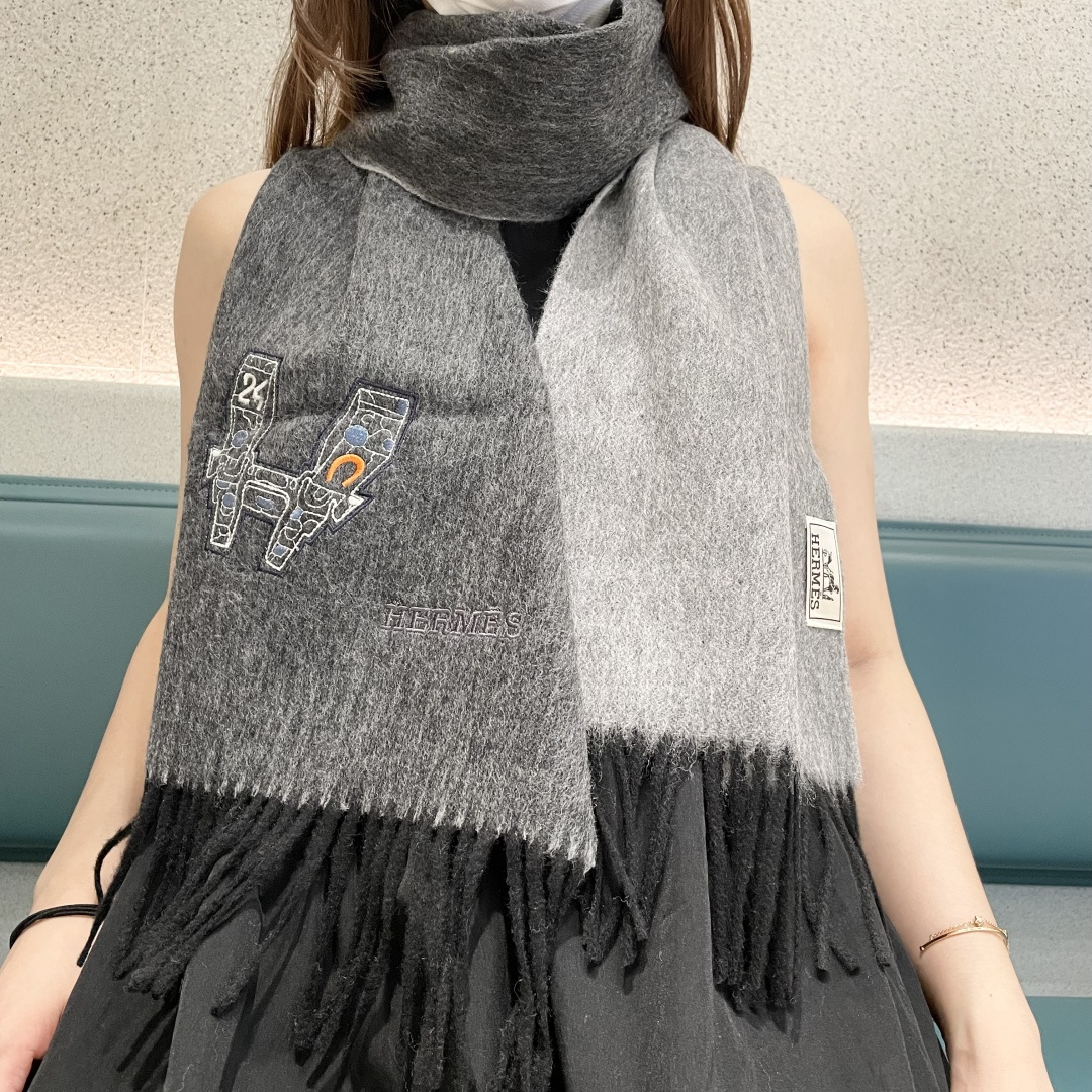 上新2025爱马仕男女款围巾且买且珍惜😍~都是出口订单所以比较难遇❤️东西讲究少而精😍好看的一定要收😎这