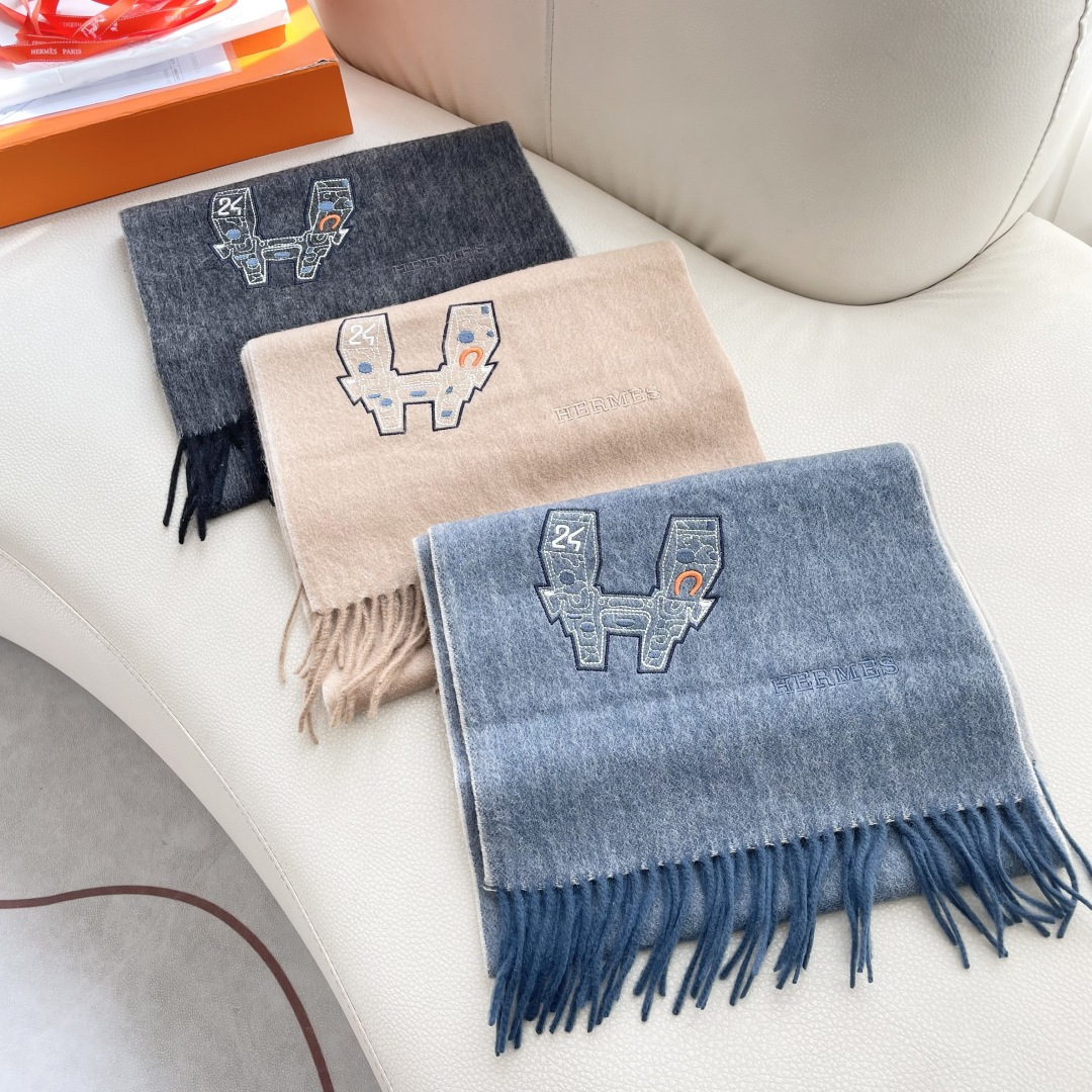 上新2025爱马仕男女款围巾且买且珍惜😍~都是出口订单所以比较难遇❤️东西讲究少而精😍好看的一定要收😎这