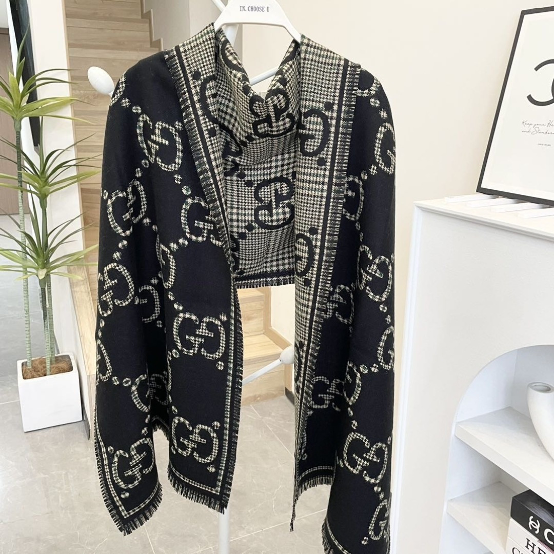 Gucci · 古奇经典羊绒披肩围巾❗来个硬货.麻溜的安排上.纯正出口❗原订单已经交货一批，其中一批刚过