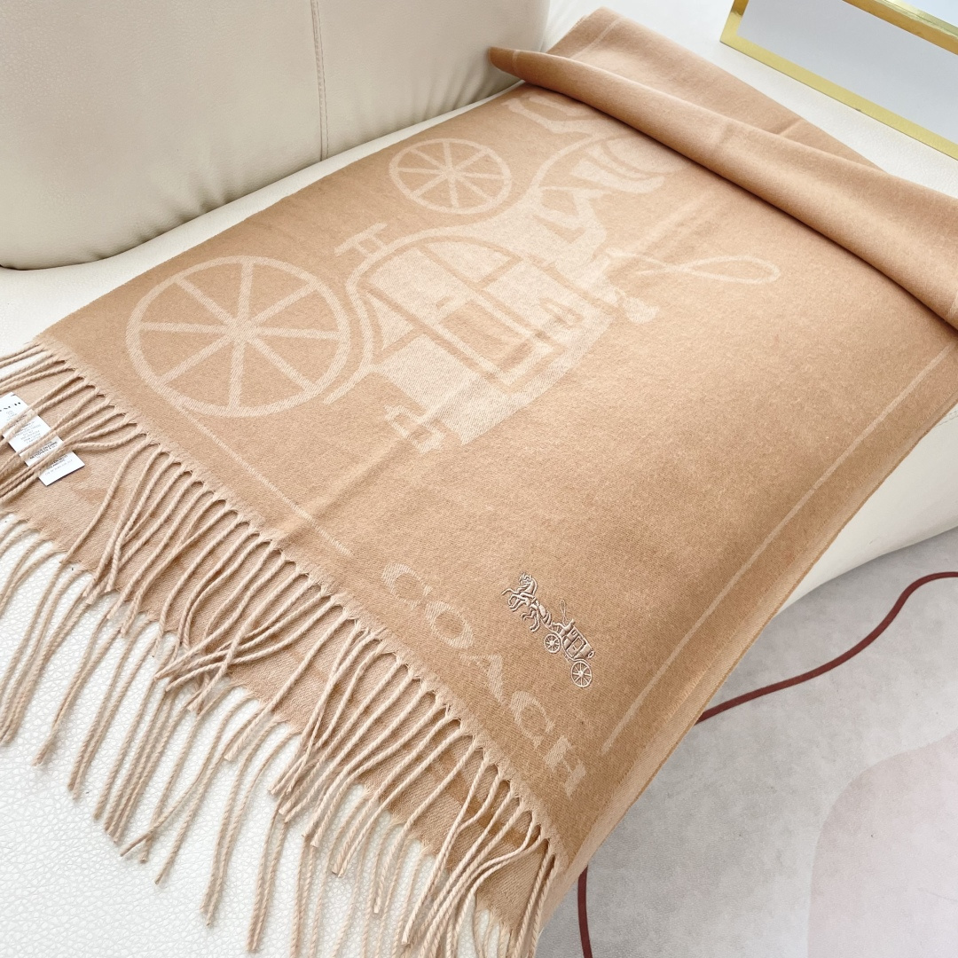 高版本✨【经典款】COACH经典 蔻驰披肩也太好看了吧！不仅有颜值还有品质，羊绒，手感超级软糯和舒服，尺