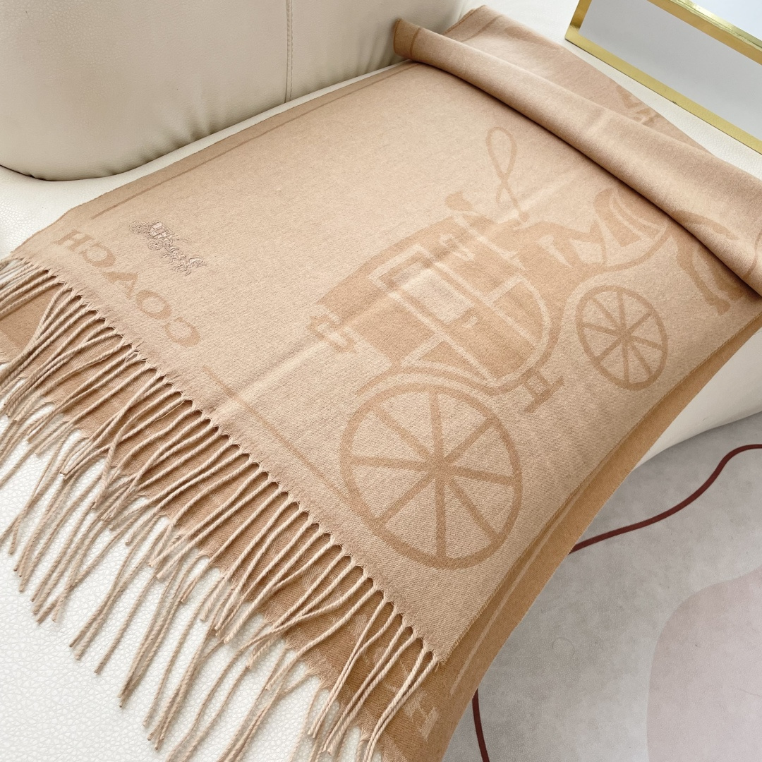 高版本✨【经典款】COACH经典 蔻驰披肩也太好看了吧！不仅有颜值还有品质，羊绒，手感超级软糯和舒服，尺