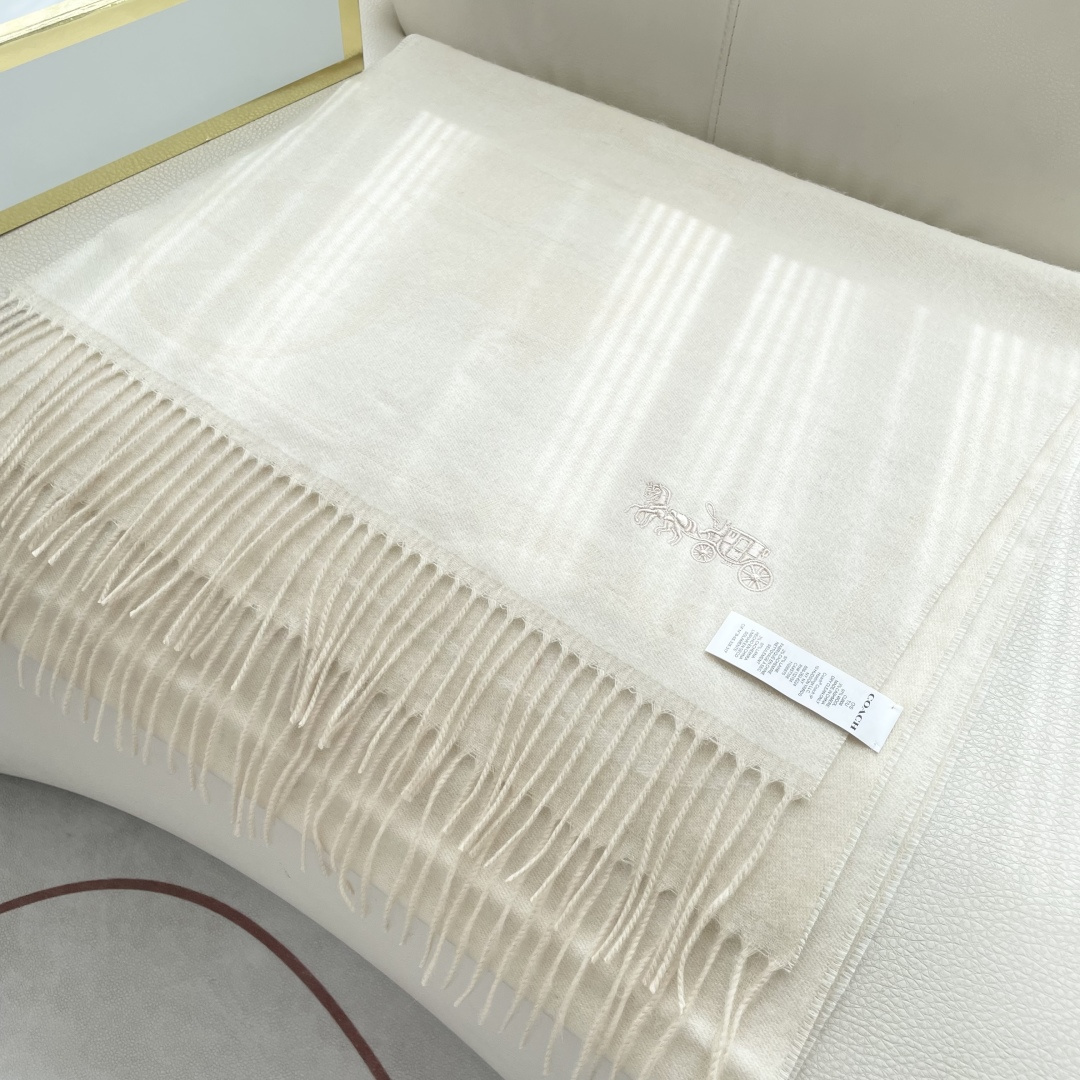 高版本✨【经典款】COACH经典 蔻驰披肩也太好看了吧！不仅有颜值还有品质，羊绒，手感超级软糯和舒服，尺