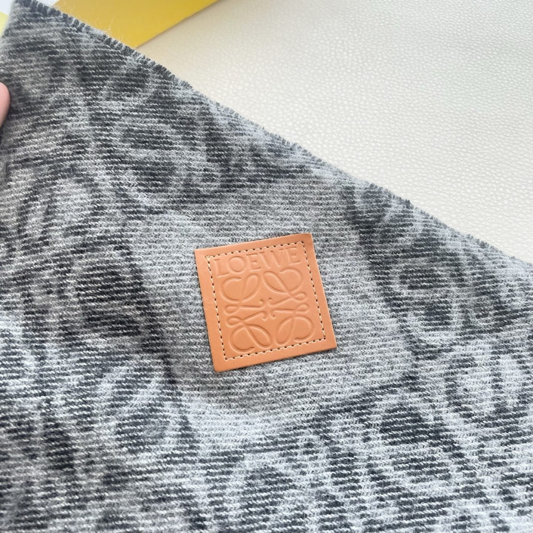 👑👑新款顶级原单中性款‼️罗意威【LW条纹长巾】很幸運拿到這個品牌的東西，真的不多見，很少在國內做訂單，