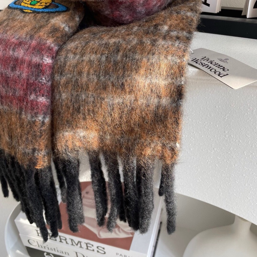 2025小红书走火爆款 𝐕𝐢𝐯𝐢𝐞𝐧𝐧𝐞 𝐖𝐞𝐬𝐭𝐰𝐨𝐨𝐝🪐✨经典大土星马海毛围巾 vivienne w