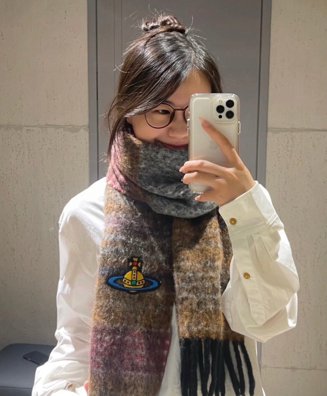 NO:581096,2025 Little Red Book’s most popular model is the classic large Saturn mohair scarf. Vivienne Westwood, the Queen Mother of the West, is a British fashion designer and the mother of punk fashion!  Fashionable style, strong quality, super beautiful design!  Simple and elegant, with exquisite embroidered logo, you don’t have to worry about it not looking good, because it has classic elements and a modern new design!  The perfect choice for gifts, fully showing your personality. The quality of the jewelry is very high. It gives people the aura of a famous brand and is also very exquisite. It can elevate the whole person to several levels. It is definitely worth buying. Size 30*180 high version scarf, high version scarf198609092025小红书走火爆款  经典大土星马海毛围巾 vivienne westwood西太后土星 英国时装设计师,时装的朋克之母！时尚潮流风格,品质强大,超美的设计！简约大气刺绣Logo精致这个款不用担心不好看,因为经典的元素洋气的新设计！赠礼的完美之选,充分展现个性风范.品质非常整个首饰给人大牌气场的同时又非常精致,让整个人的层次提升好几个level绝对值得入手 尺寸30*180高版本围巾,高版本围巾,scarf