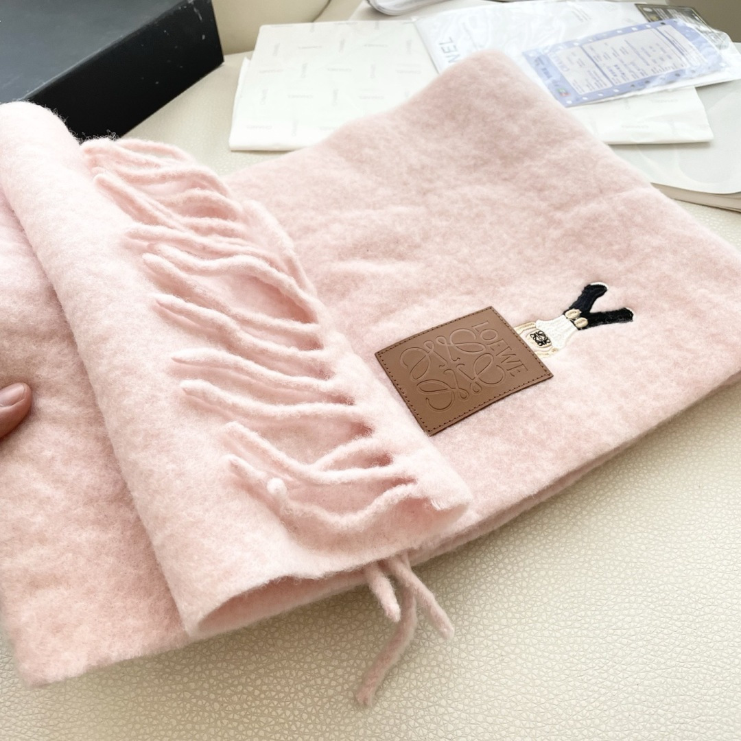 ❤️️2025年罗意威超美新款马海毛围巾！超级推荐入手！】质感好货！主打的马海毛围巾~据说超难买哦！！打