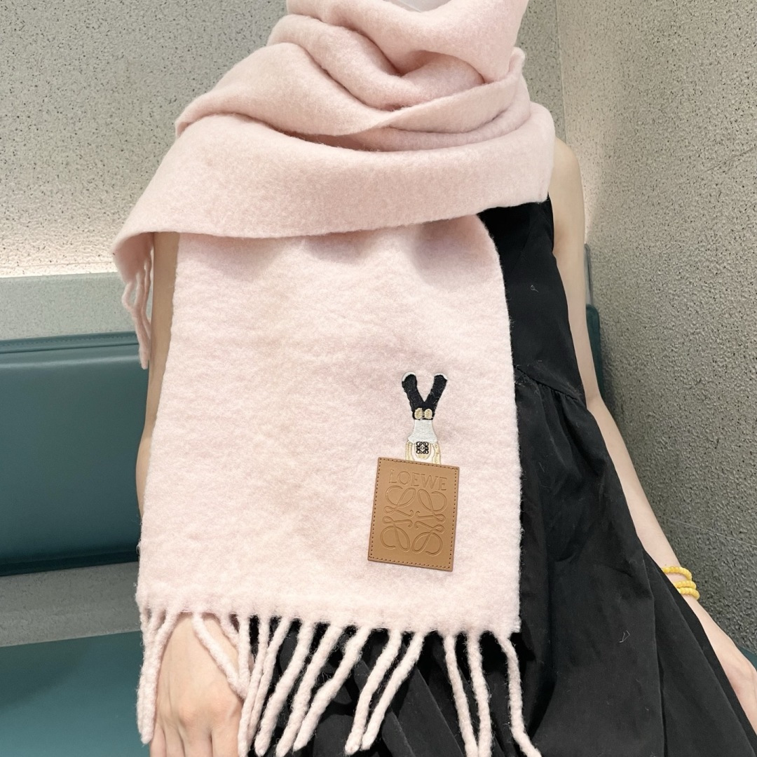 ❤️️2025年罗意威超美新款马海毛围巾！超级推荐入手！】质感好货！主打的马海毛围巾~据说超难买哦！！打