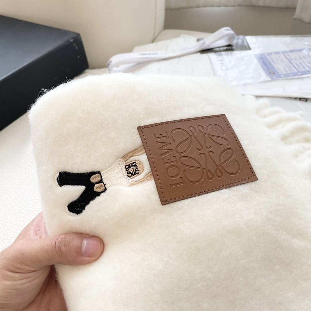 ❤️️2025年罗意威超美新款马海毛围巾！超级推荐入手！】质感好货！主打的马海毛围巾~据说超难买哦！！打