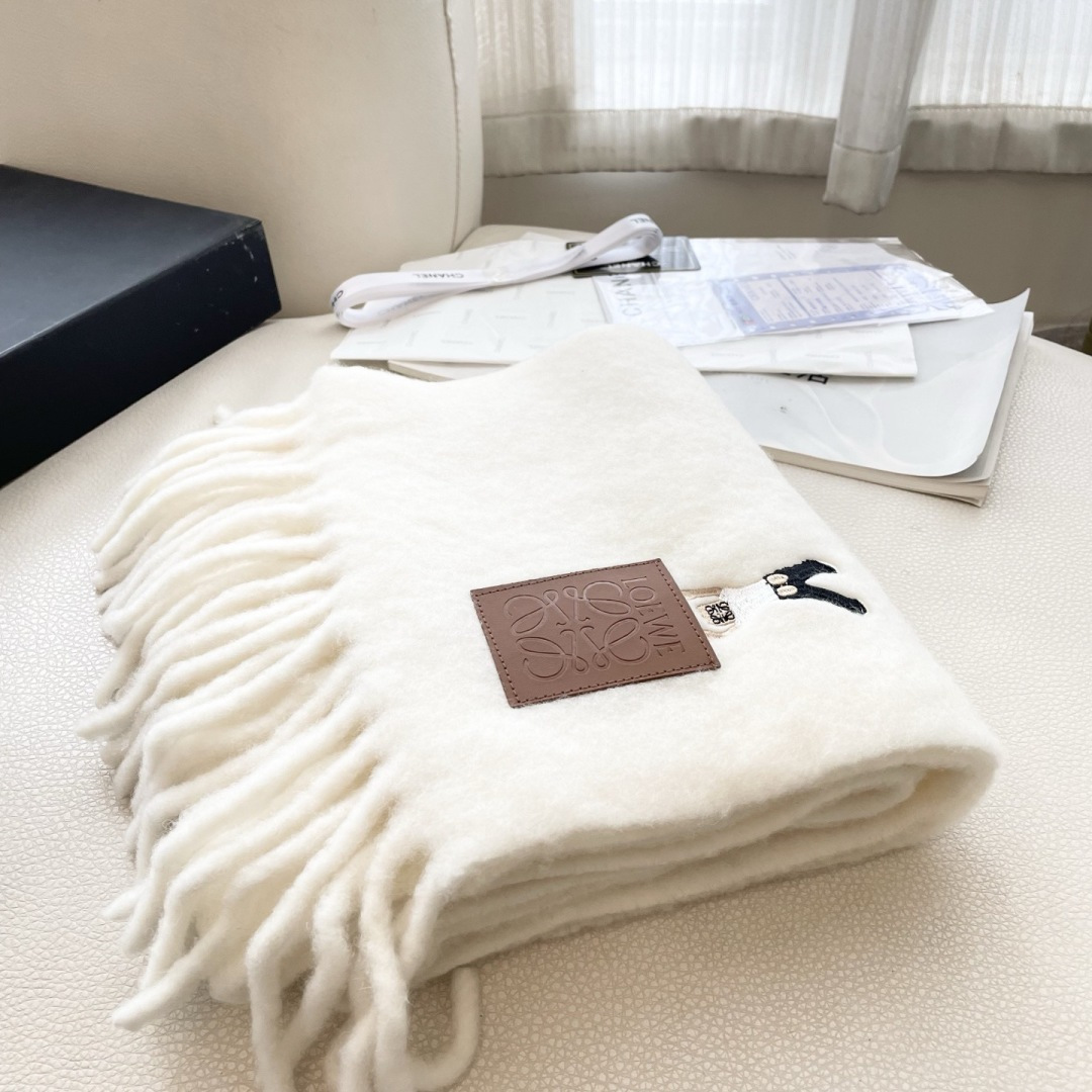 ❤️️2025年罗意威超美新款马海毛围巾！超级推荐入手！】质感好货！主打的马海毛围巾~据说超难买哦！！打