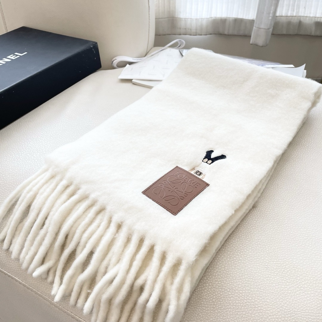 ❤️️2025年罗意威超美新款马海毛围巾！超级推荐入手！】质感好货！主打的马海毛围巾~据说超难买哦！！打