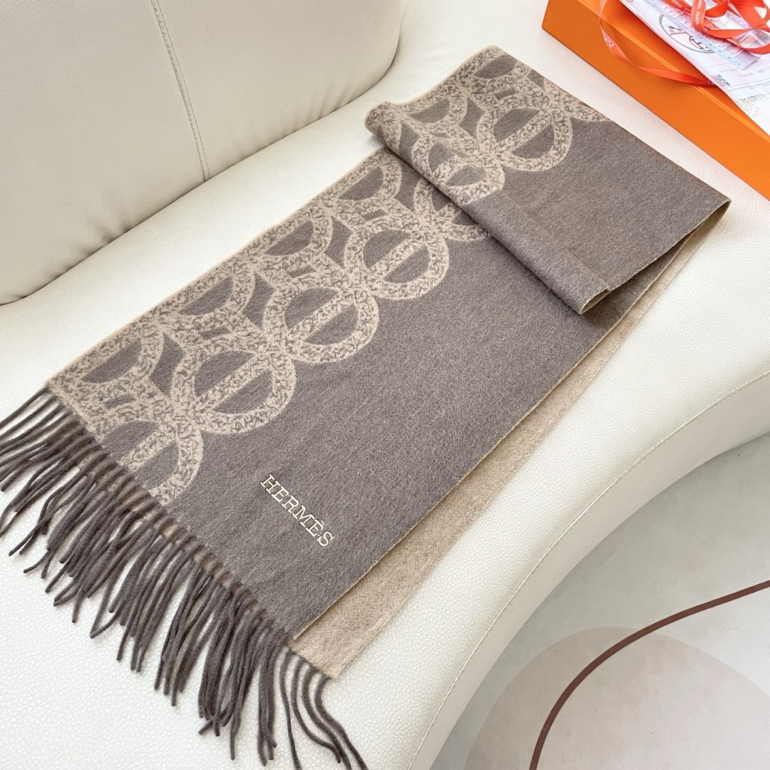 上新2025爱马仕男女款围巾且买且珍惜😍~都是出口订单所以比较难遇❤️东西讲究少而精😍好看的一定要收😎这