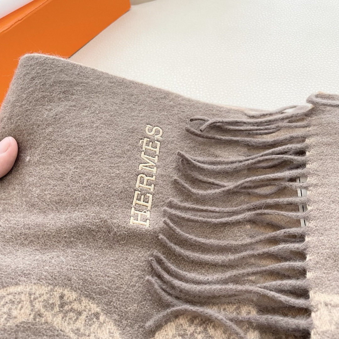 上新2025爱马仕男女款围巾且买且珍惜😍~都是出口订单所以比较难遇❤️东西讲究少而精😍好看的一定要收😎这